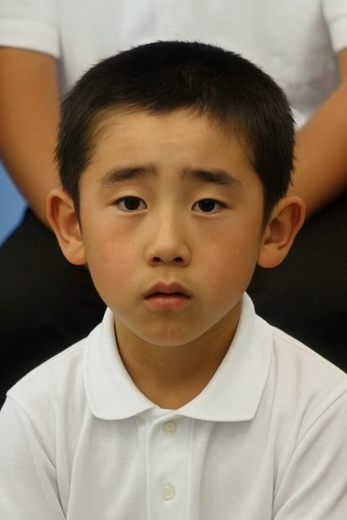 中井哲之監督の若い頃（幼少期）AI画像